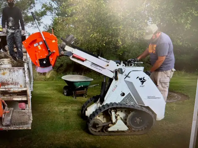 SALE - ETERRA SKID STEER CONCRETE MIXER - BOTTOM CHUTE! in Heavy Equipment in Calgary - Image 6
