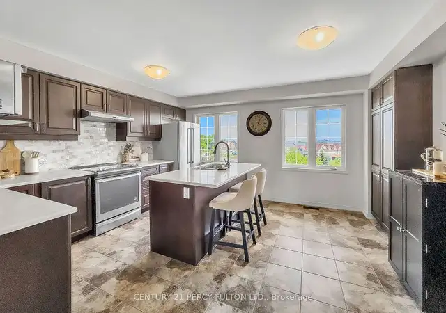 Stylish, freehold townhome! in Houses for Sale in Oshawa / Durham Region - Image 10
