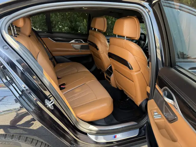 2019 BMW 7 Series 750i xDrive in Cars & Trucks in Calgary - Image 15