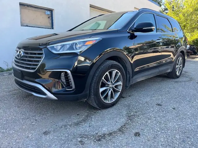 2017 Hyundai Santa Fe XL- 7 Pass seating $9900