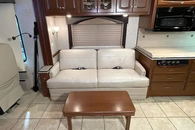 2007 Newmar Dutch Star 4023 – Pre-Owned Class A Motorhome.  in RVs & Motorhomes in Red Deer - Image 26