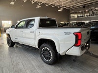 Turbocharged,Keyless Entry,Traction Control,Lane Departure Warning,Power Door Locks,Requires Subscri... (image 7)