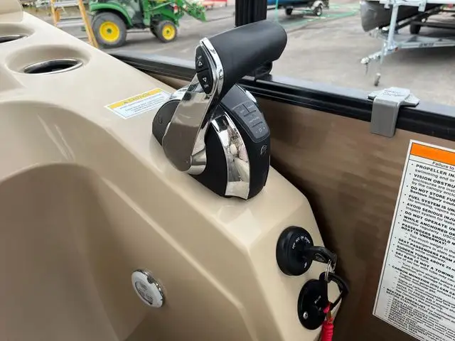 2022 Sweetwater SW 2286 Single Flip Lounge in Sport Touring in Sault Ste. Marie - Image 43