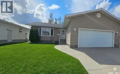 Welcome to this beautiful family home located in the highly desirable Weinmaster area, perfectly sit...