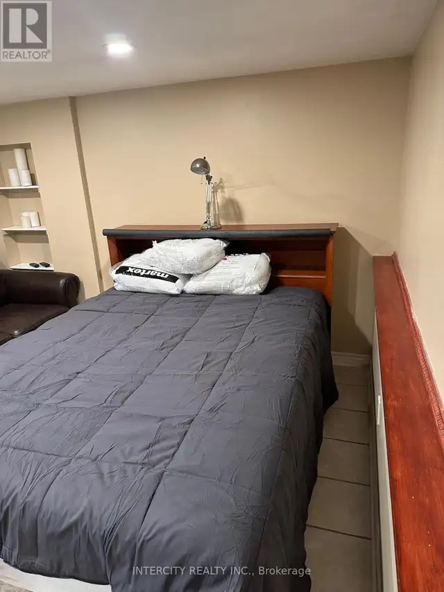 # 2 - 222 COMBE AVENUE Toronto (Bathurst Manor), Ontario in Long Term Rentals in City of Toronto - Image 13