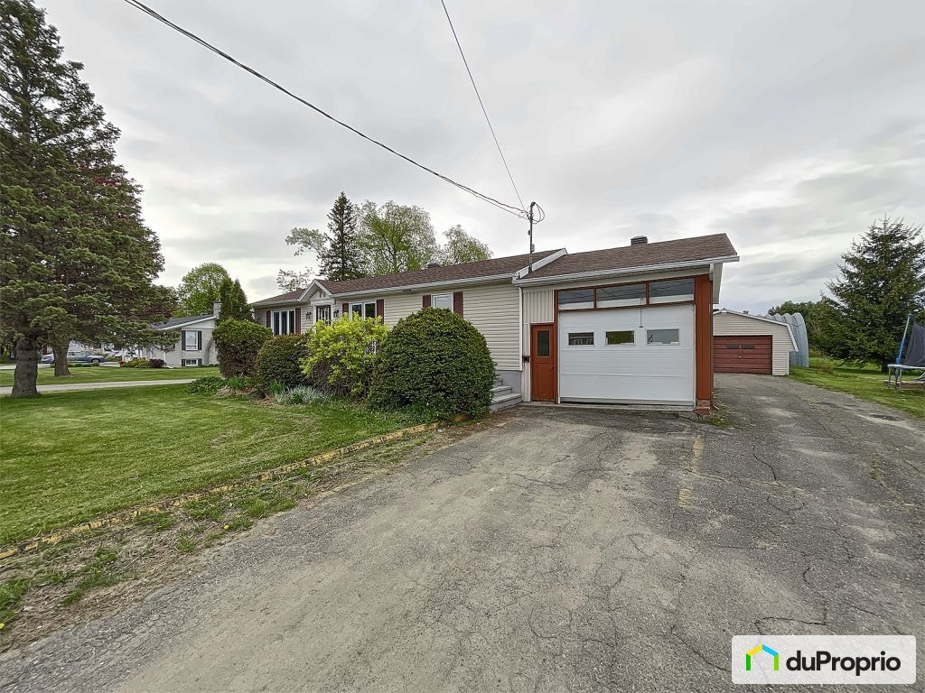 $360,000 - Bungalow for sale in Pierreville — photo 1