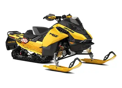 FAITES-VITE ! Modèle exclusif à la vente exclusive du printemps SKIDOO. Célébrez deux décennies de p...