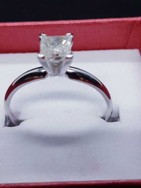 1.02 Carat Center Princess Cut   Diamond Engagement Ring 10kgold in Jewellery & Watches in City of Toronto - Image 3