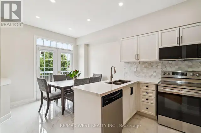 10 LORING DOOLITTLE COURT Aurora (Aurora Village), Ontario63005669486851122