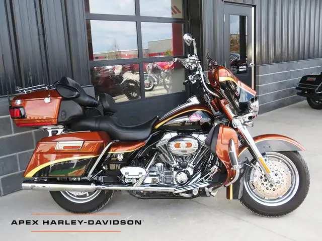 2008 Harley-Davidson FLHTCUSE3 - CVO Screamin' Eagle Ultra Class in Sport Touring in Cambridge - Image 14