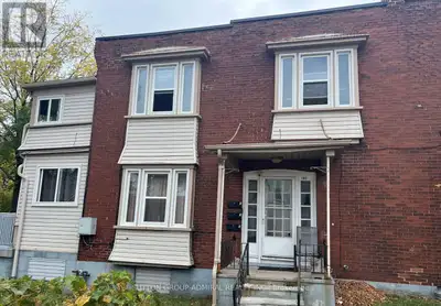 Convenient location on the Second Floor. One bedroom with living room. Walking distance to Humber Co...