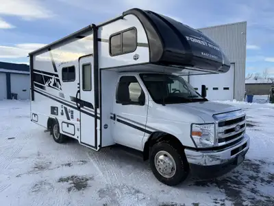 Superbe motorisé classe C East to West Entrada 2200S We also speak english Voir www.superieurvr.com...