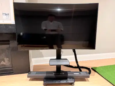 -Like new -Height adjustable -Retail $150 tax in -Product site: https://www.amazon.ca/gp/product/B07...
