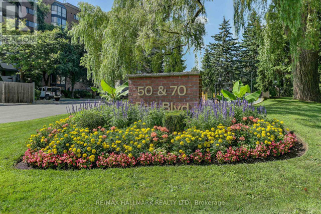 #111 -50 BAIF BLVD Richmond Hill, Ontario in Condos for Sale in Markham / York Region