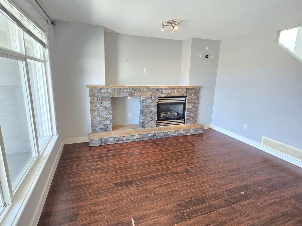 Comfortable Townhome in Eden Park! 3