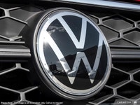 Discover this pristine 2024 Volkswagen Taos Highline, boasting an incredibly low 90 kilometers on it... (image 8)