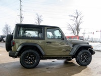 Welcome to Barrie Dodge Chrysler Jeep. 2.0L I-4 intercooled turbo engine - 4x4 drivetrain - Bucket s... (image 9)