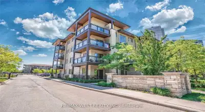 Price: $500,000 / $1,897/mo Beautifully updated One bedroom + Den unit in a low rise boutique-style...