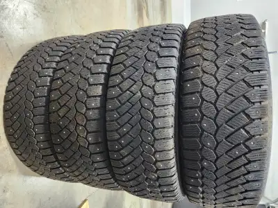 4 pneus d'hiver Gislaved Nord Frost 200XL 225-60R18 en excellente condition. 4 winter tires Gislaved...