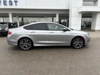 2015 Chrysler 200 AMVIC Licensed (image 1)