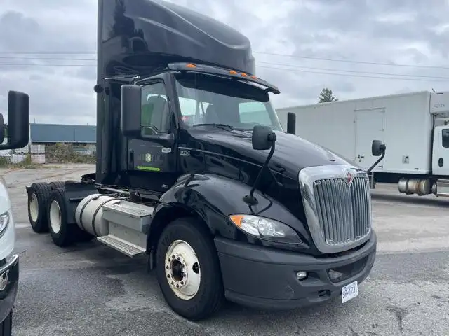 2019 International RH613 6X4 Daycab, Used Day Cab Tractor in Heavy Trucks in Delta/Surrey/Langley - Image 2