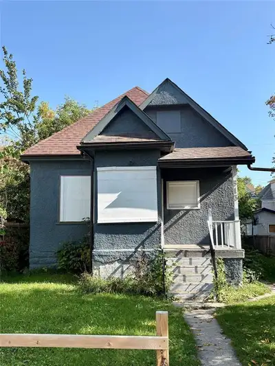 5A//Winnipeg/Amazing Investment Opportunity in West End! Listed well below the City of Winnipeg Asse...