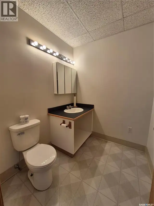 24 12th STREET NE Weyburn, Saskatchewan in Commercial & Office Space for Sale in Regina - Image 36