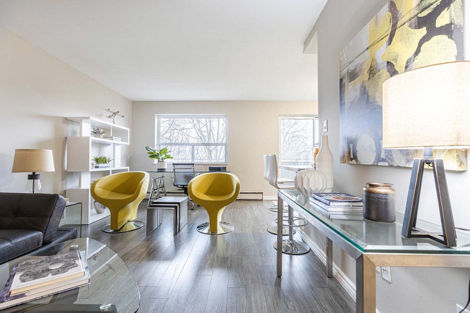Spacious & Bright 1 Bedroom Apartment Close to Downtown 4