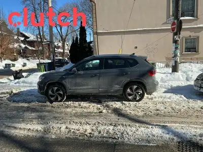 NO ACCIDENTS / CLEAN CARFAX / Brake Assist, Auto Dimming Rearview Mirror, Front Heated Seats and mor...