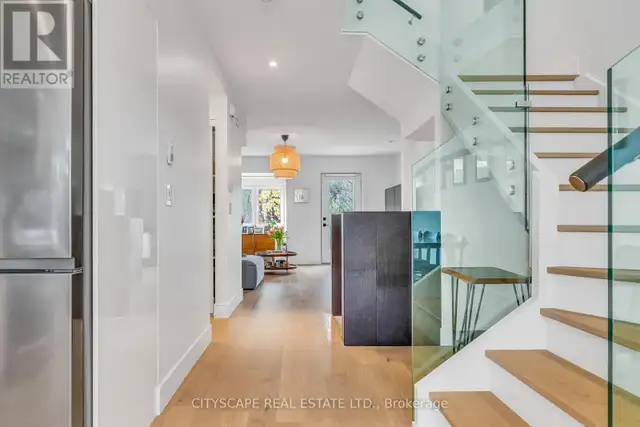 UPPER - 61 EDWIN AVENUE Toronto (Dovercourt-Wallace Emerson-Junc in Long Term Rentals in City of Toronto - Image 8