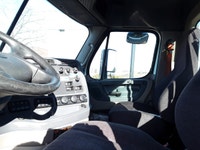 Ryder Stock ID: 242976 Transmission Type/Speed: AMT 10 Engine: DIESEL DD15 GHG'17 475/1650 Horse Pow... (image 8)