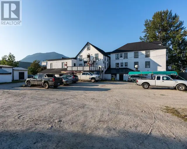 92 4TH Avenue Nakusp, British Columbia in Commercial & Office Space for Sale in Nelson - Image 14