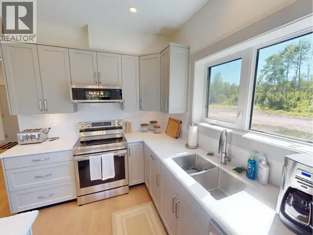 2530 FORD ROAD Smithers, British Columbia in Houses for Sale in Smithers - Image 4