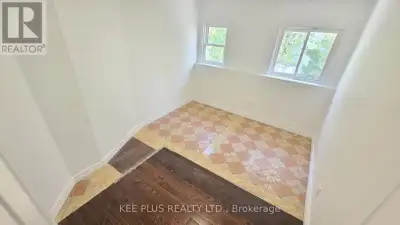 Bright, versatile office space in a prime Scarborough location. This 100 sqft unit offers great natu...