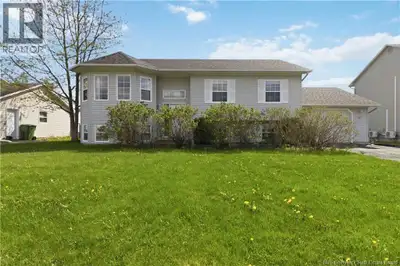 The full package home youve been waiting for! Large fenced in backyard, attached 1.5 car garage, 6 b...