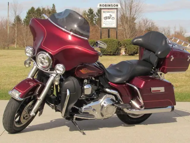 2008 Harley-Davidson FLHTC Electra Glide Classic in Sport Touring in Leamington - Image 10