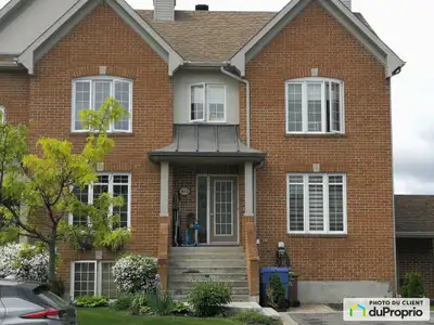 Dans le secteur recherché « Harmonie », visitez notre chaleureux condo sur 2 étages (1100 pi²) avec...