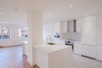 Akelius three bedroom apartment for rent. Located near Dr. Penfield in the Downtown - McGill neighbo... (image 1)