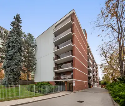 Building Information Great value, great apartment living! A quiet community at Birchmount and St. Cl...