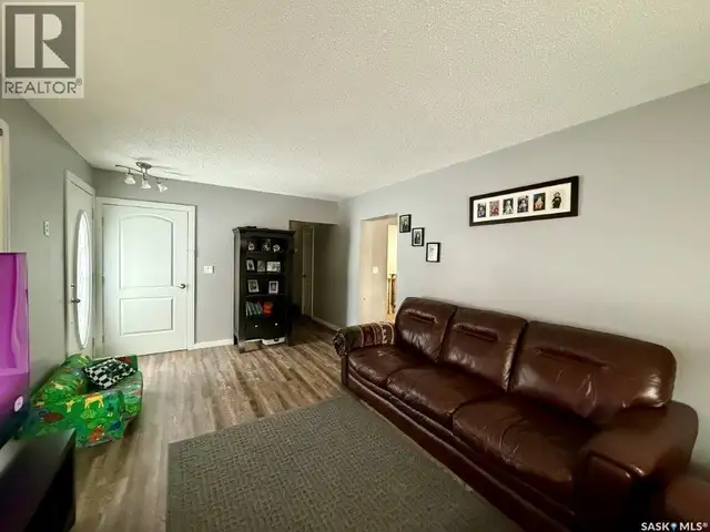 30 West ROAD Kindersley, Saskatchewan in Houses for Sale in Saskatoon - Image 14