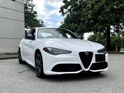 This 2023 Alfa Romeo Giulia Q4 is a luxury sport sedan powered by a 2.0L turbocharged 4-cylinder eng...