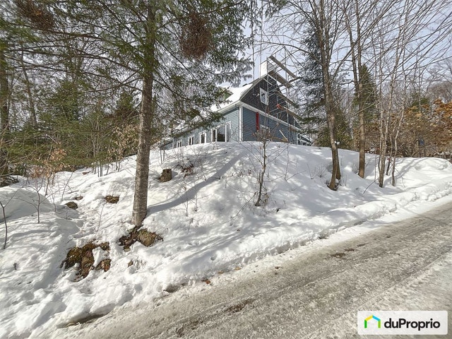 $649,000 - Bungalow for sale in St-Hippolyte — photo 1