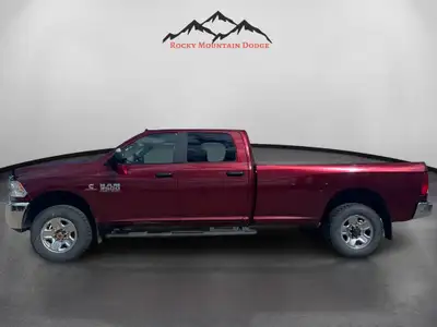 THIS 2018 RAM 3500 CREWCAB COMES WITH A 6.7 CUMMINS DIESEL, HEATED CLOTH BUCKET SEATS, HEATED STEERI...