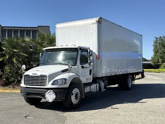 2015 Freightliner M2 106 24 Foot Hydraulic Brake Cube Van with P in Heavy Trucks in City of Toronto - Image 5