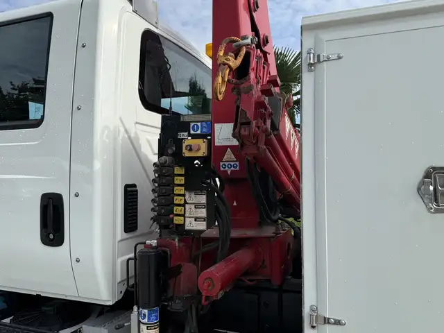 2008 International DuraStar 4300 with Amco Veba Crane and 8 Foot in Heavy Trucks in Regina - Image 19