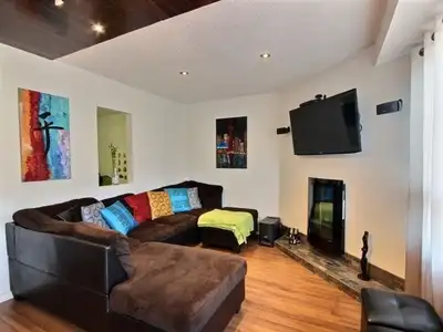 Rooms or Storage Unit for Rent – By month or longer, Less Price *** Range from CA$ 700 to 950 *** Ki...