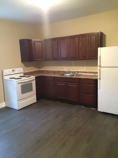 Charming 2 BDRM with utilities downtown available immediately!