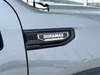 * Monochromatic exterior with body-colour bumpers/door handles, black grille, 20-inch black alloy wh... (image 4)