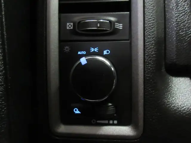 RAM 1500 CLASSIC 2023 V6 3.6L 4X4 CREW-CAB BOITE 5'7 in Cars & Trucks in Lévis - Image 23
