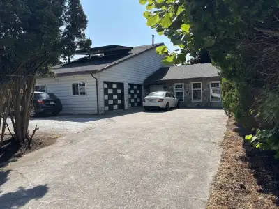 STILL AVAILABLE !!!! Investor & First-Time Buyer Alert!!! Prime opportunity in Cloverdale's best nei...
